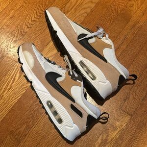 Nike women’s Air Max 90 Futura size 9